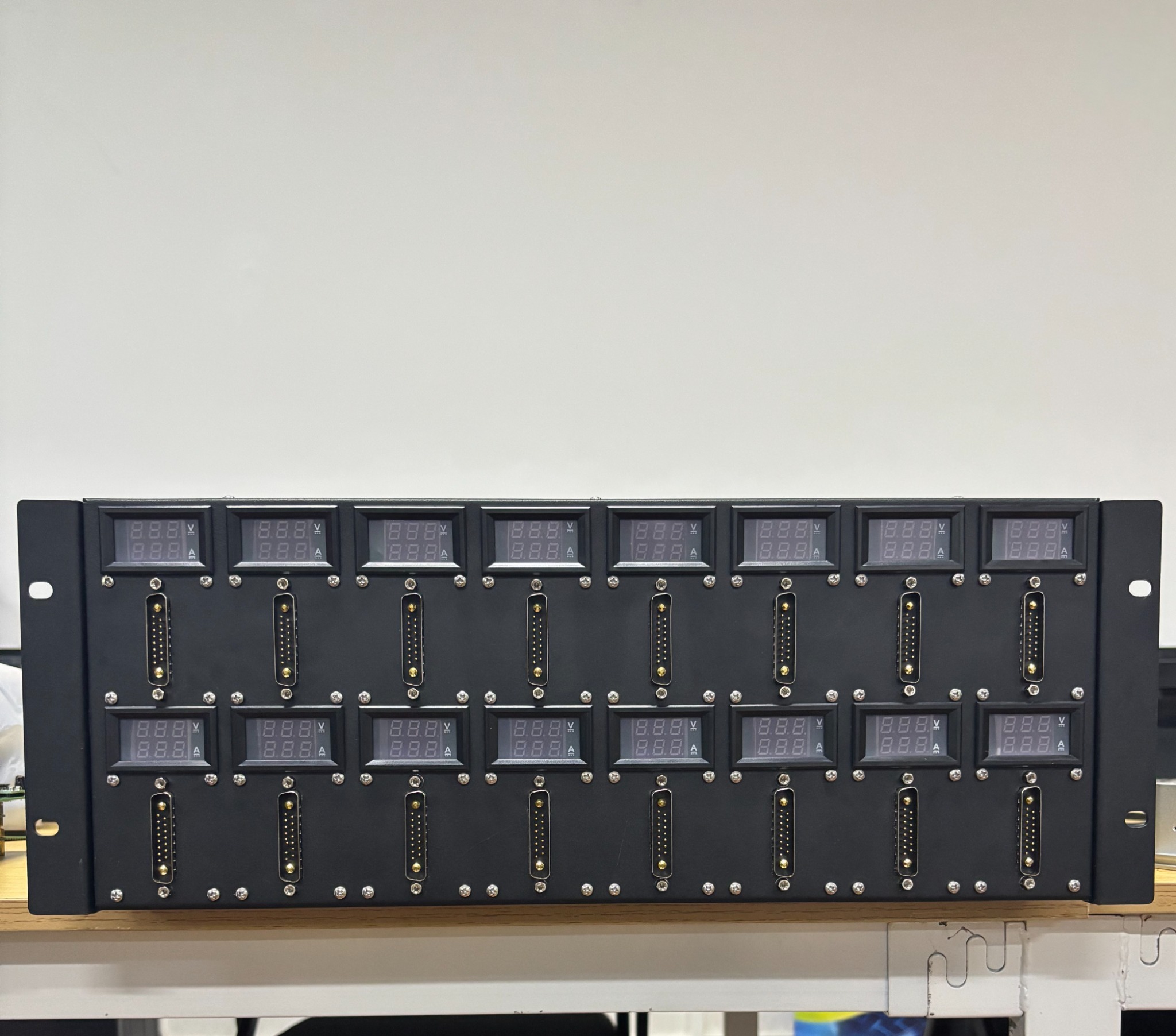 16-port docking box
